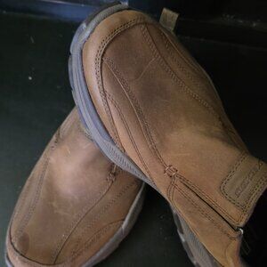 Sketchers, NWOT, Mens, brown suede like, leather shoes